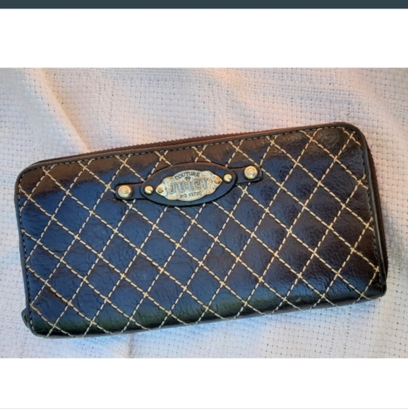 Juicy Couture leather quilted carry all‎ Wallet - Picture 1 of 9